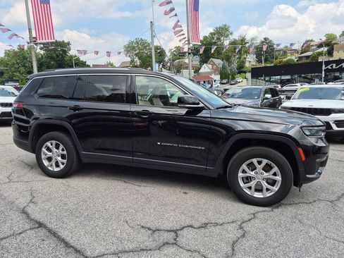 Used 2023 Jeep Grand Cherokee L Limited AWD/4WD image 5
