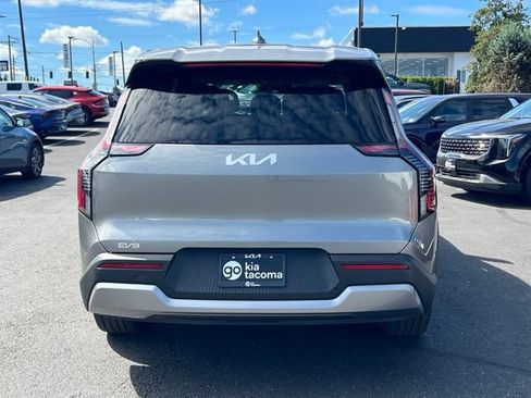 Certified 2024 Kia EV9 Light RWD image 10