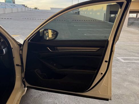 Used 2018 Honda Accord LX image 16