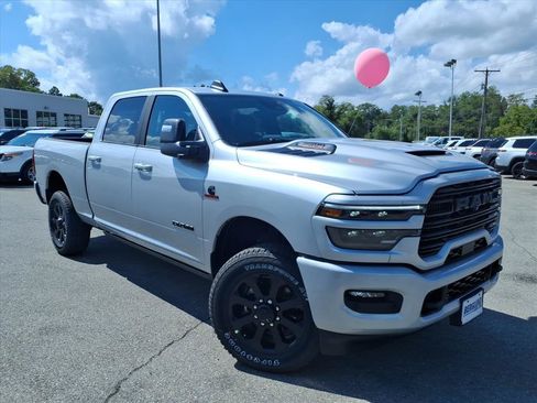 New 2026 RAM 2500 Laramie AWD/4WD image 2
