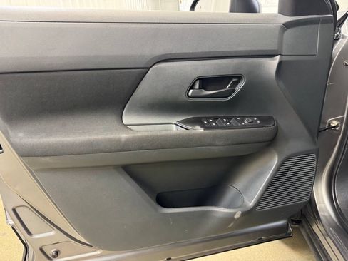 Used 2025 Nissan Kicks S AWD/4WD image 8