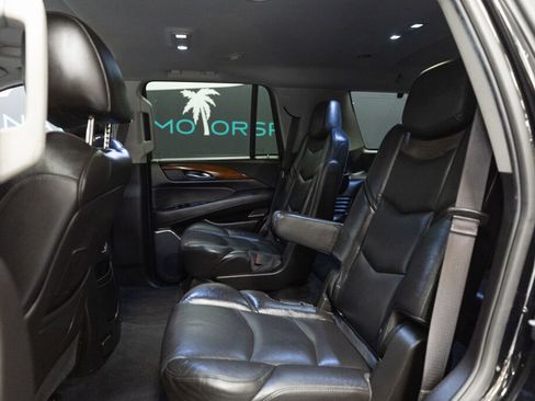 Used 2017 Cadillac Escalade Luxury image 14