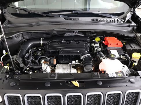 Used 2023 Jeep Renegade Latitude AWD/4WD image 18