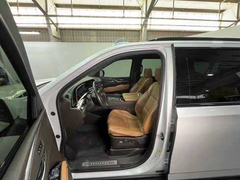 Used 2023 Cadillac Escalade ESV Premium Luxury w/ Performance Package AWD/4WD image 17