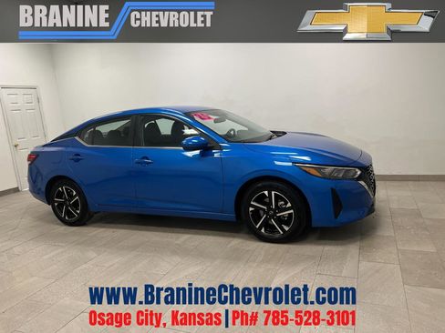 Used 2025 Nissan Sentra SV FWD image 1