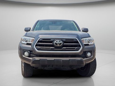 Used 2018 Toyota Tacoma SR5 RWD image 3