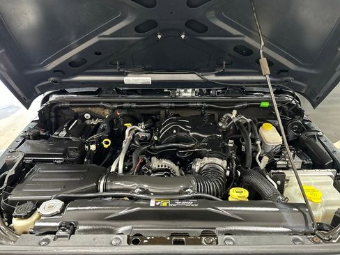 Used 2018 Jeep Wrangler Unlimited Sport S AWD/4WD image 11