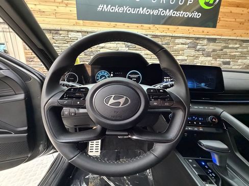 Used 2025 Hyundai Elantra SEL w/ Cargo Package FWD image 17