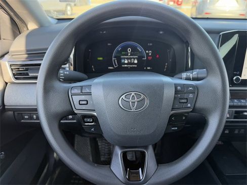 Used 2025 Toyota Camry LE image 13