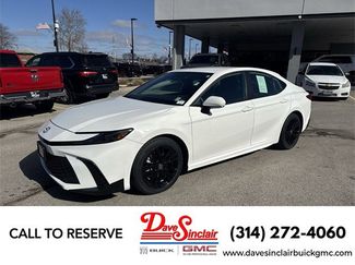 Used 2025 Toyota Camry SE video 1