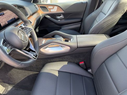 Used 2025 Mercedes-Benz GLE 450 4MATIC w/ Winter Package image 9