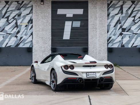 Used 2021 Ferrari F8 Tributo image 11