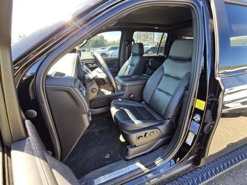 Used 2022 Chevrolet Suburban Z71 w/ Z71 Off-Road Package AWD/4WD image 2