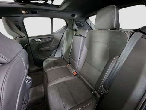 Used 2022 Volvo XC40 T5 R-Design w/ Advanced Package AWD/4WD image 21