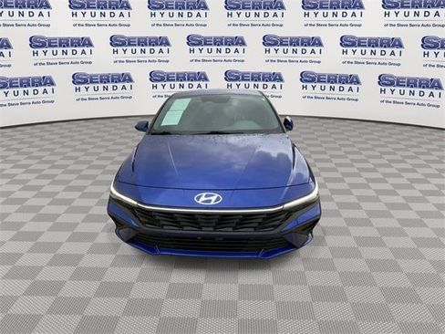 Certified 2025 Hyundai Elantra SE image 3