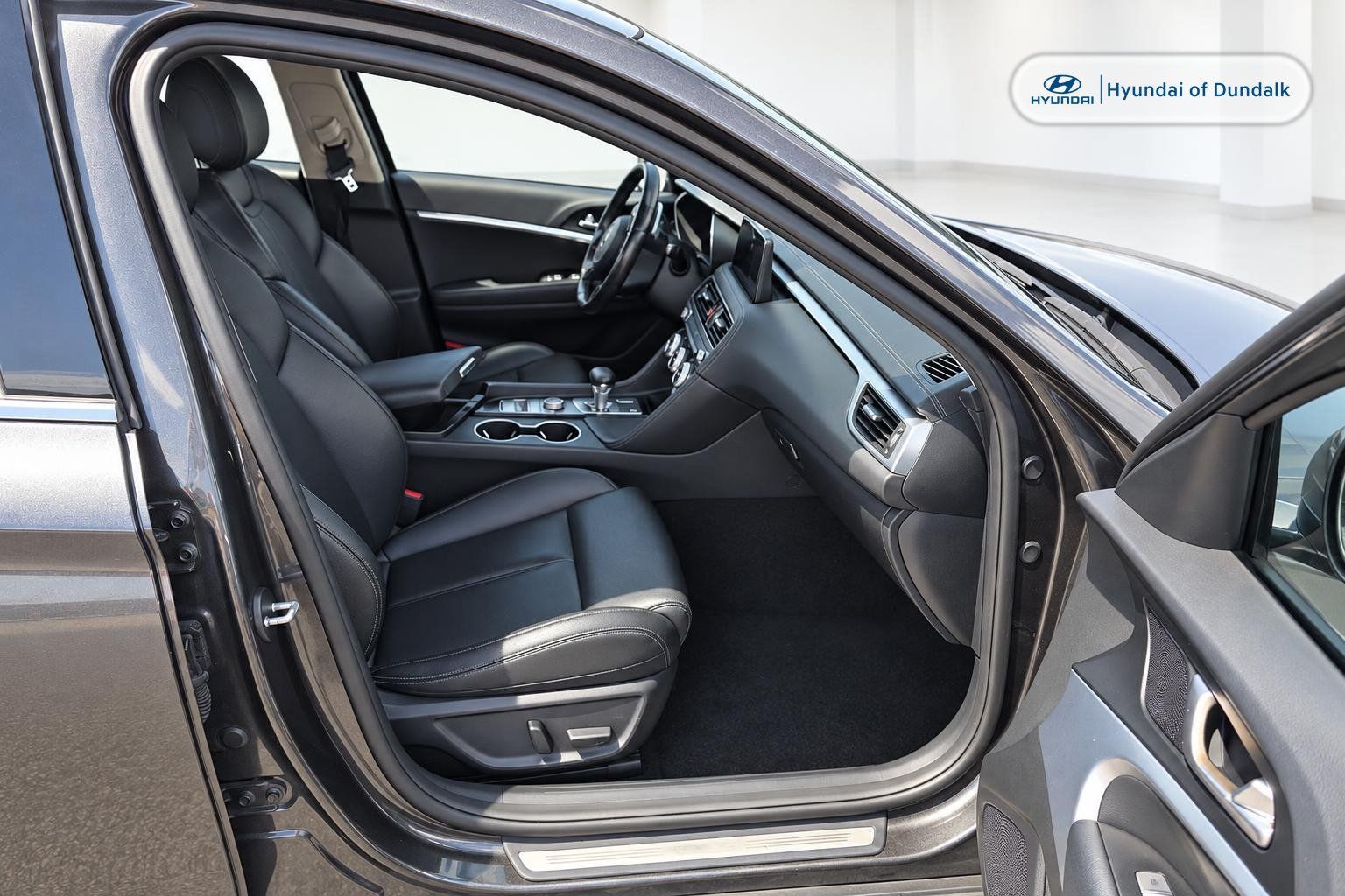 Used 2023 Genesis G70 2.0T RWD image 8