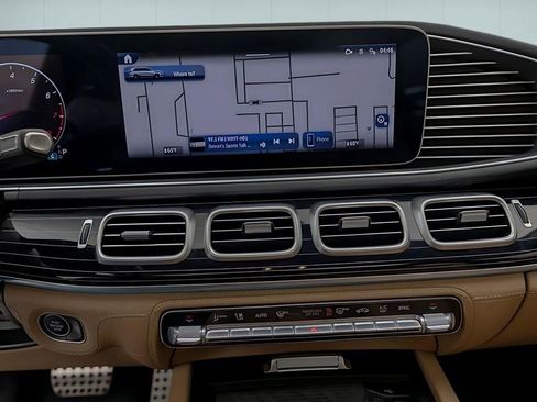Used 2024 Mercedes-Benz GLS 580 4MATIC image 32