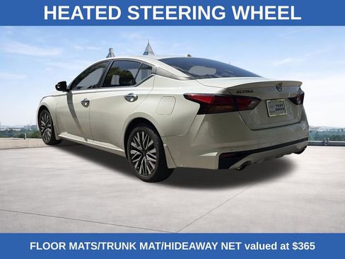 Used 2024 Nissan Altima 2.5 SV w/ SV Premium Package FWD image 3