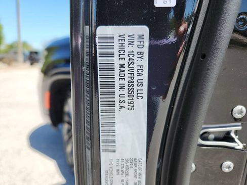 Certified 2025 Jeep Grand Wagoneer Series II Obsidian w/ Quick Order Packagew 28T AWD/4WD image 38