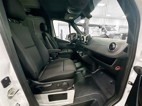 Used 2025 Mercedes-Benz Sprinter 2500 image 24