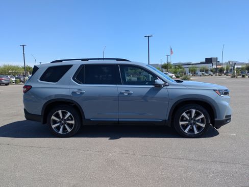 Used 2025 Honda Pilot Touring image 6