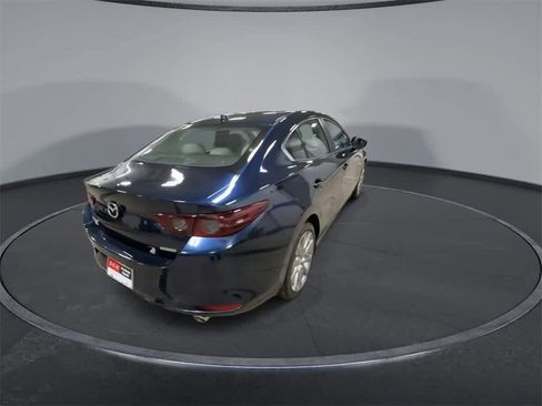 Used 2019 MAZDA MAZDA3 w/Preferred Pkg image 8