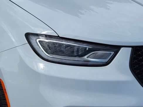 Certified 2023 Chrysler Pacifica Limited w/ S Appearance Package AWD/4WD image 16