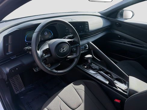 Used 2025 Hyundai Elantra Sport FWD image 7