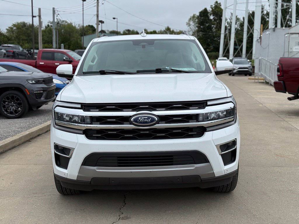 Used 2024 Ford Expedition Max Limited AWD/4WD image 3