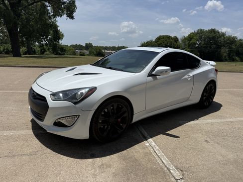 Used 2015 Hyundai Genesis 3.8 RWD image 1