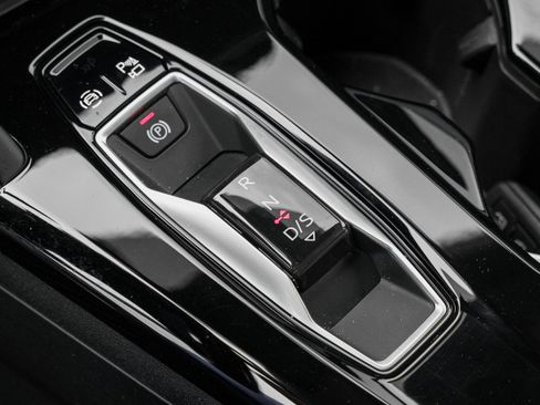 Certified 2025 Audi Q5 Premium w/ Convenience Package image 11