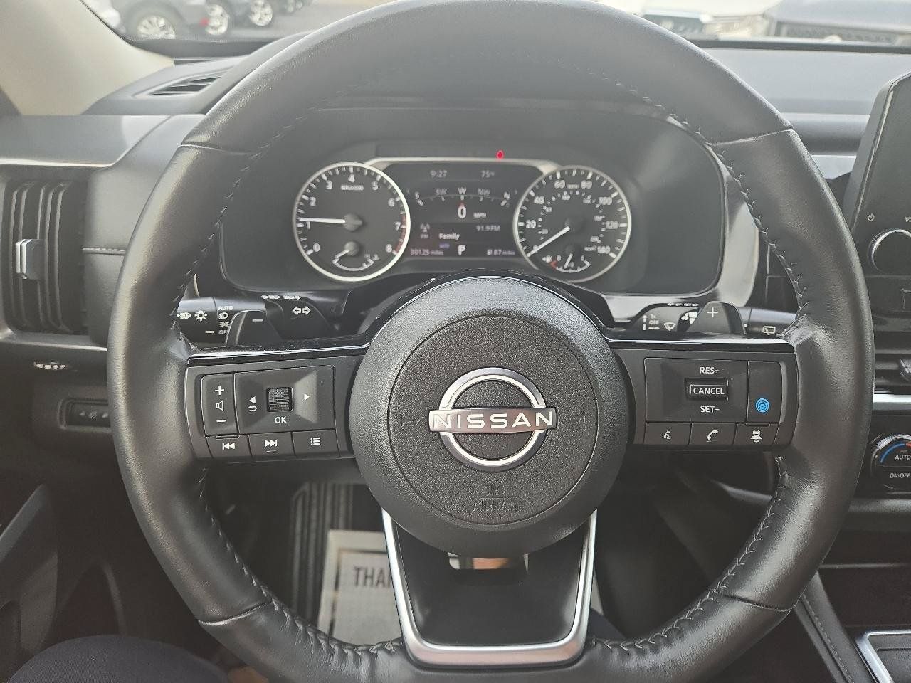 Used 2023 Nissan Pathfinder SL AWD/4WD image 17
