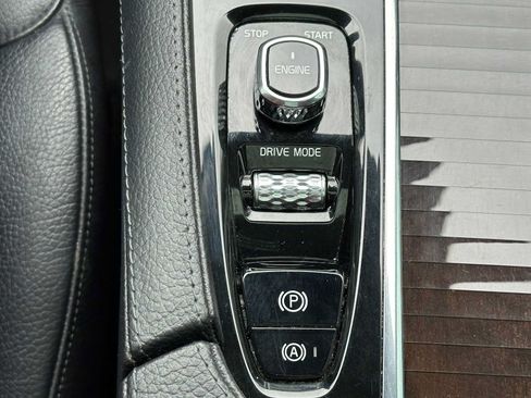 Used 2017 Volvo XC90 T6 Momentum w/ Vision Package AWD/4WD image 32