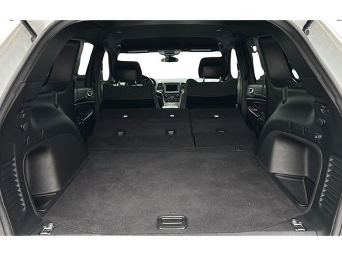Used 2021 Jeep Grand Cherokee Laredo RWD image 30