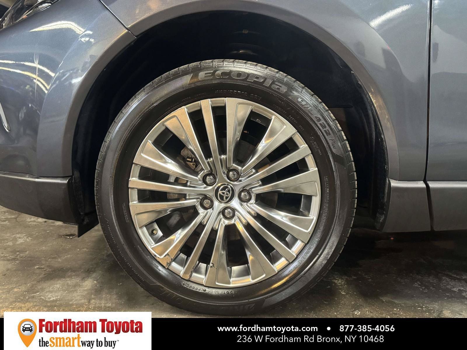 Used 2023 Toyota Venza XLE AWD/4WD image 9