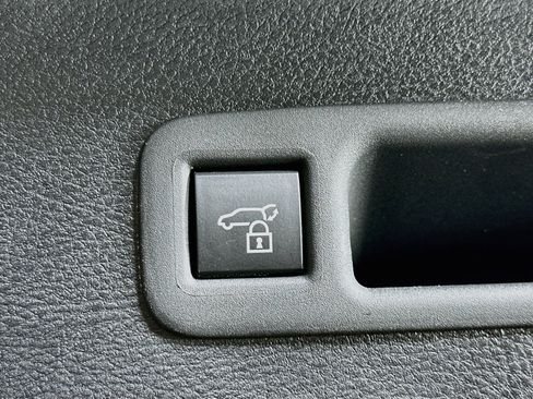 Used 2026 Toyota Sienna XLE FWD image 30