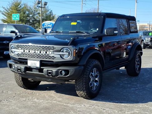 Used 2023 Ford Bronco Badlands image 3