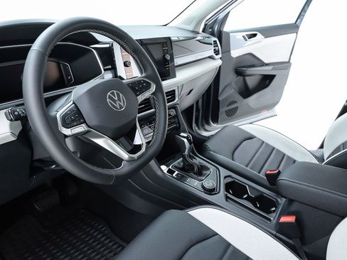 New 2025 Volkswagen Taos SEL image 19