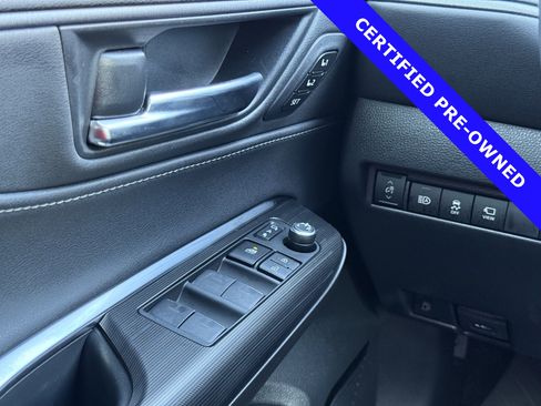 Used 2022 Toyota Venza Limited image 23