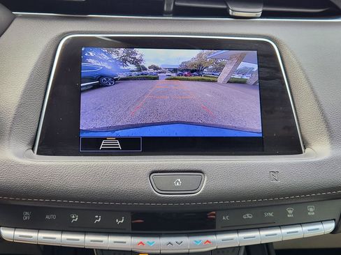 Used 2020 Cadillac XT4 Luxury w/ Cold Weather Package image 17