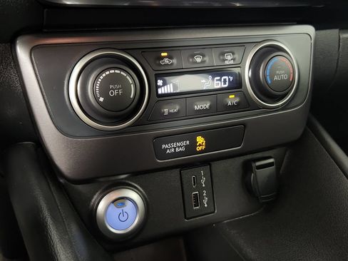 Used 2025 Nissan Leaf S FWD image 27