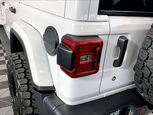 Used 2019 Jeep Wrangler Unlimited Sahara AWD/4WD image 22