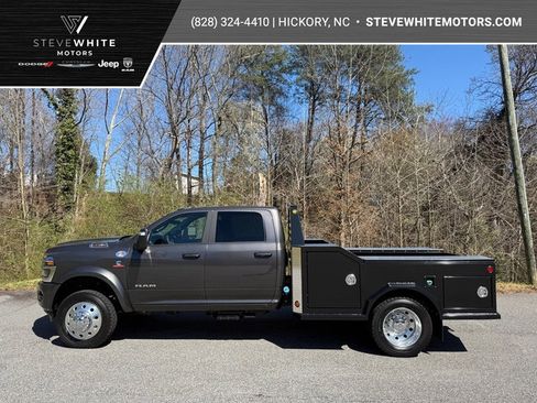 New 2026 RAM 4500 4x4 Crew Cab DRW w/ Laramie Trim Package image 1