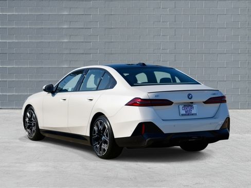 Used 2025 BMW i5 xDrive40 image 4