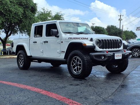 Used 2025 Jeep Gladiator Rubicon AWD/4WD image 4