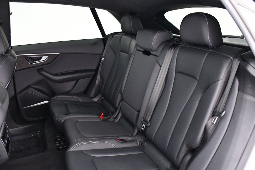 Used 2019 Audi Q8 Premium Plus w/ Premium Plus AWD/4WD image 21