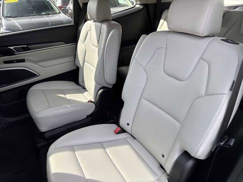 Used 2024 Kia Telluride S w/ S Sunroof Package image 34