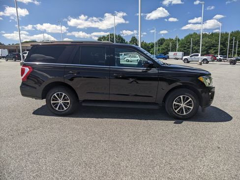Used 2021 Ford Expedition XLT image 3