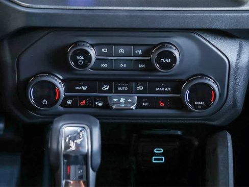 New 2025 Ford Bronco Badlands image 14