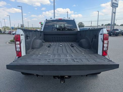 Used 2020 Ford F350 Lariat w/ Chrome Package image 14